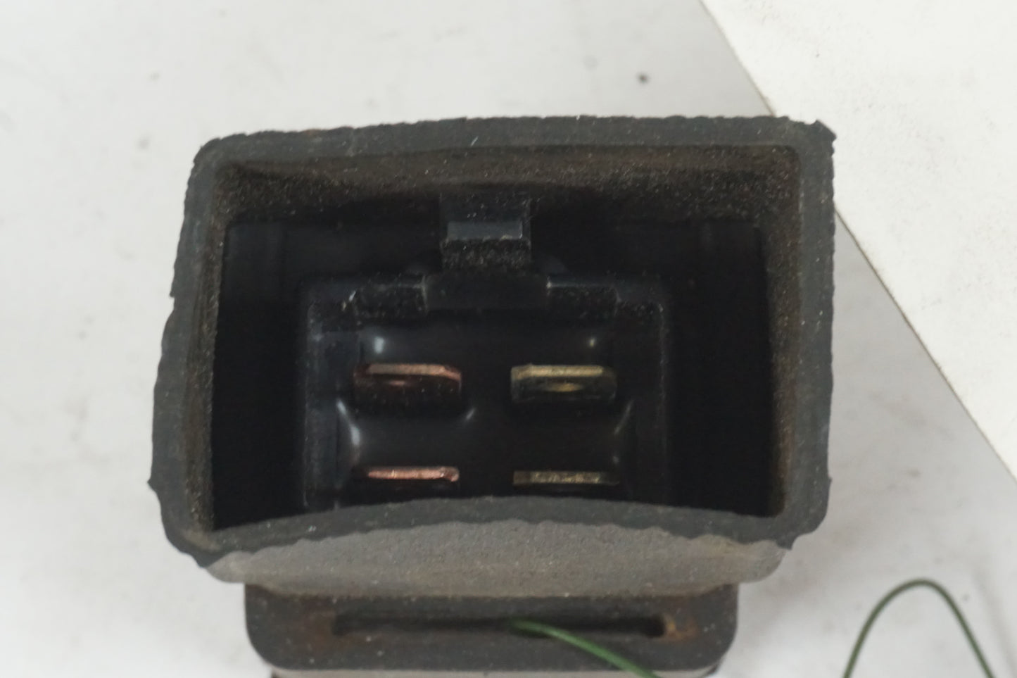 Höger sida pÄ RelÀ frÄn en Honda XL 1000 V -1999 motorcykel.