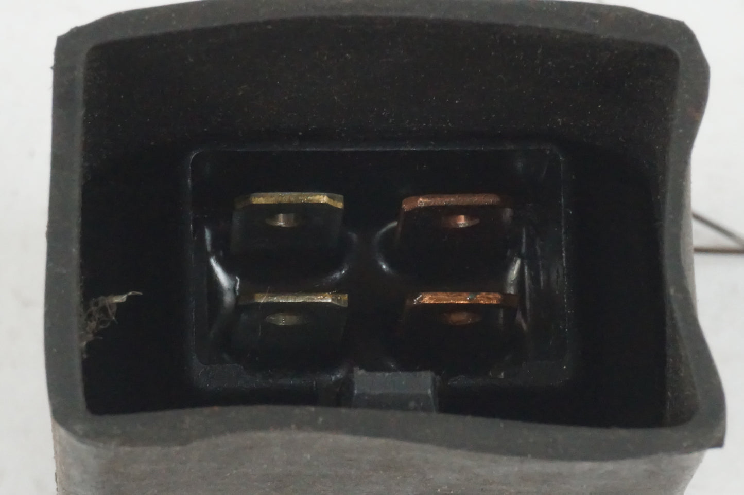 Höger sida på Relä från en Honda CBR 1100 XX -1998 motorcykel.