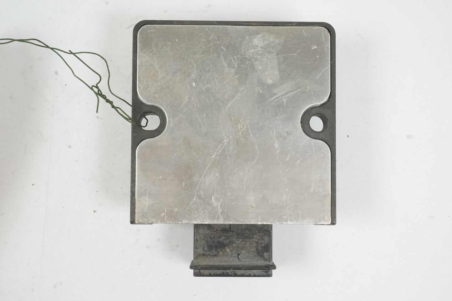 Snett uppifrån på Likriktare från en Honda CBR 125 R -2011 motorcykel.