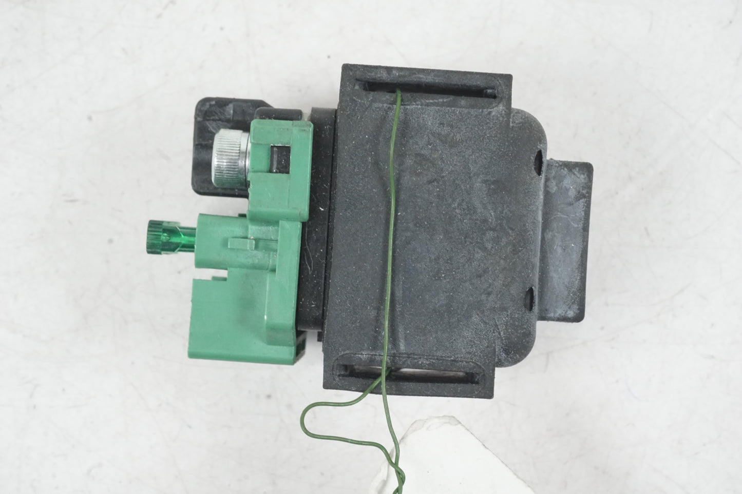 Höger sida på Startrelä från en Honda CB 500 F -2013 motorcykel.