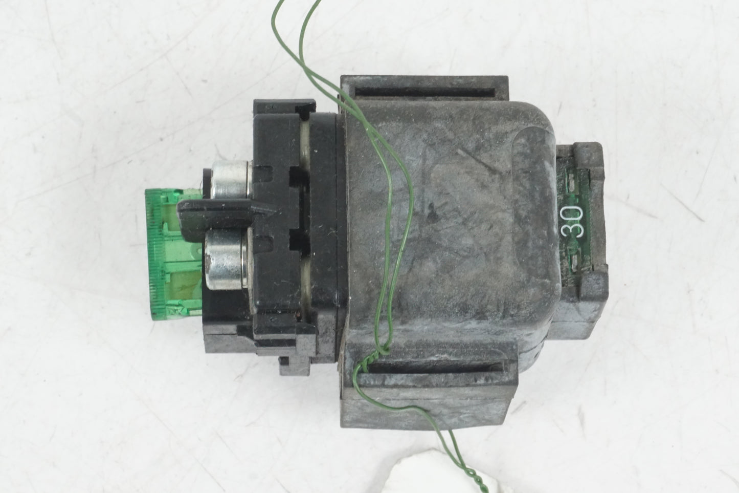 Vänster sida på Startrelä från en Honda XL 650 V -2004 motorcykel.