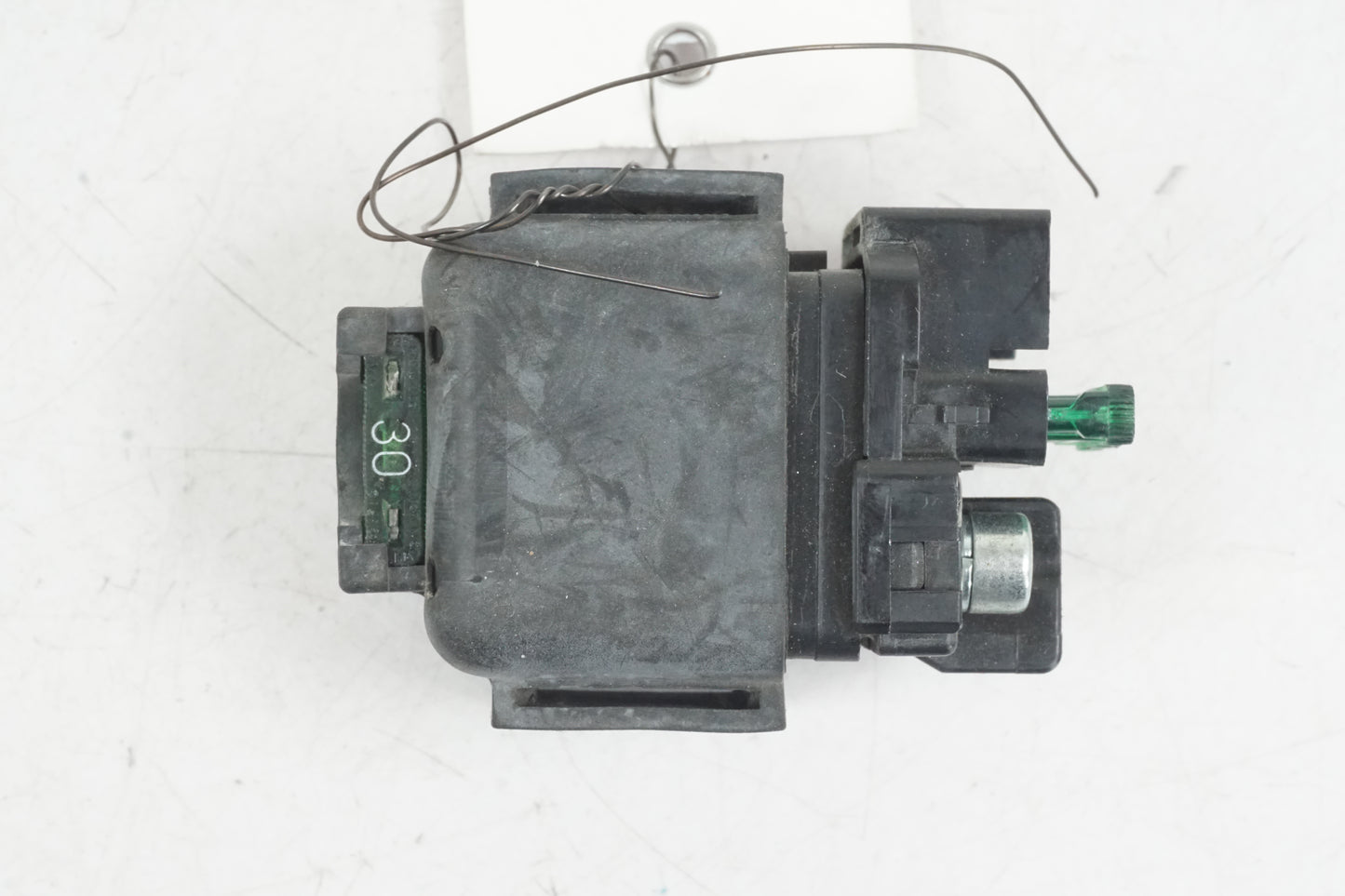 Vänster sida på Startrelä från en Honda CBR 900 RR -1999 motorcykel.