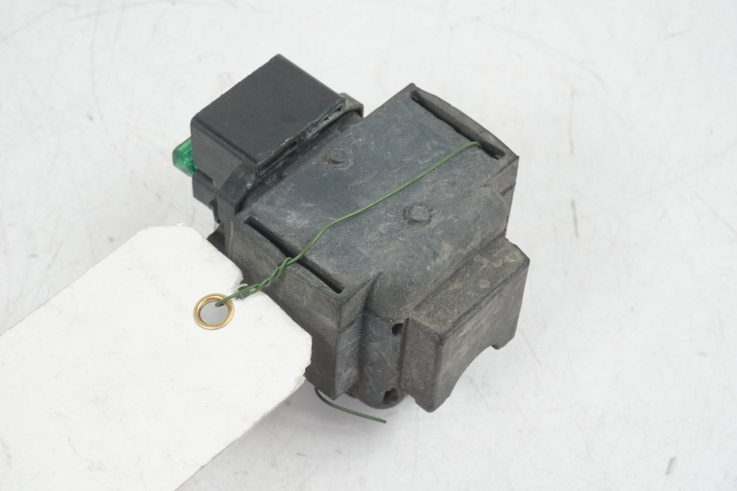 Vänster sida på Startrelä från en Honda VTR 1000 F -1997 motorcykel.