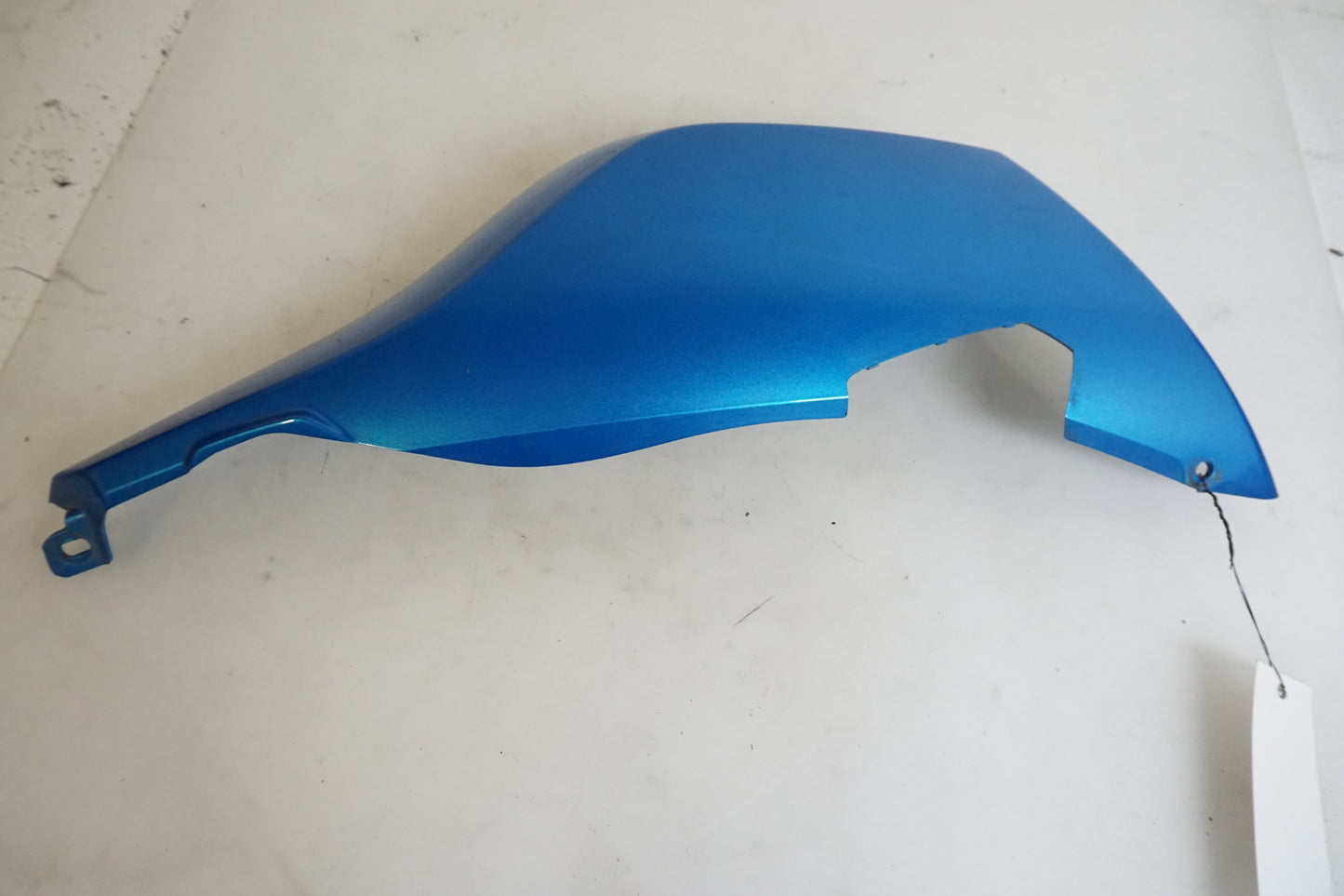 Snett uppifrån på Bakvinge från en BMW K 1200 S -2007 motorcykel.