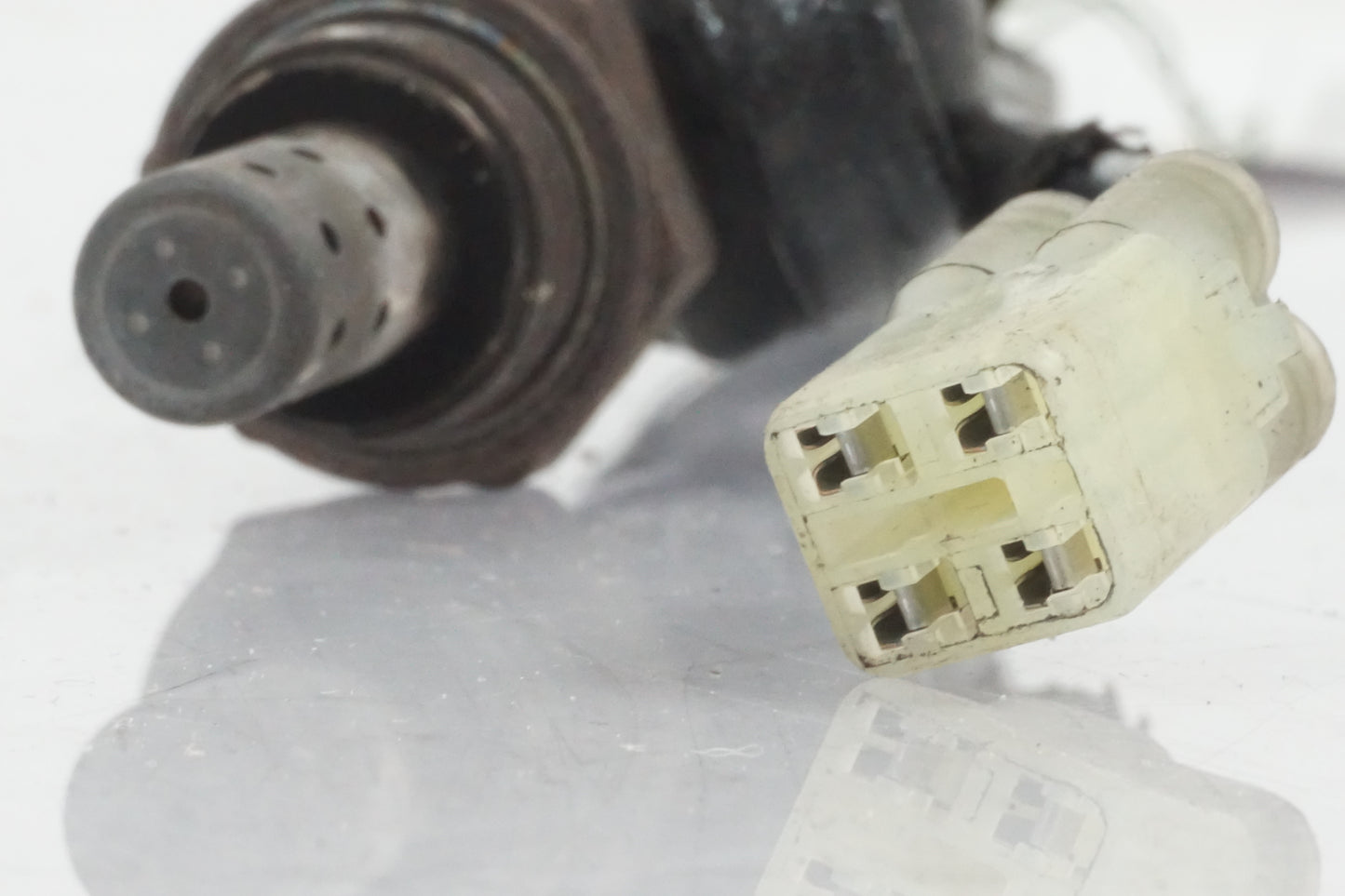 Snett uppifrån på Lambdasond från en Honda CBR 1000 RR -2006 motorcykel.