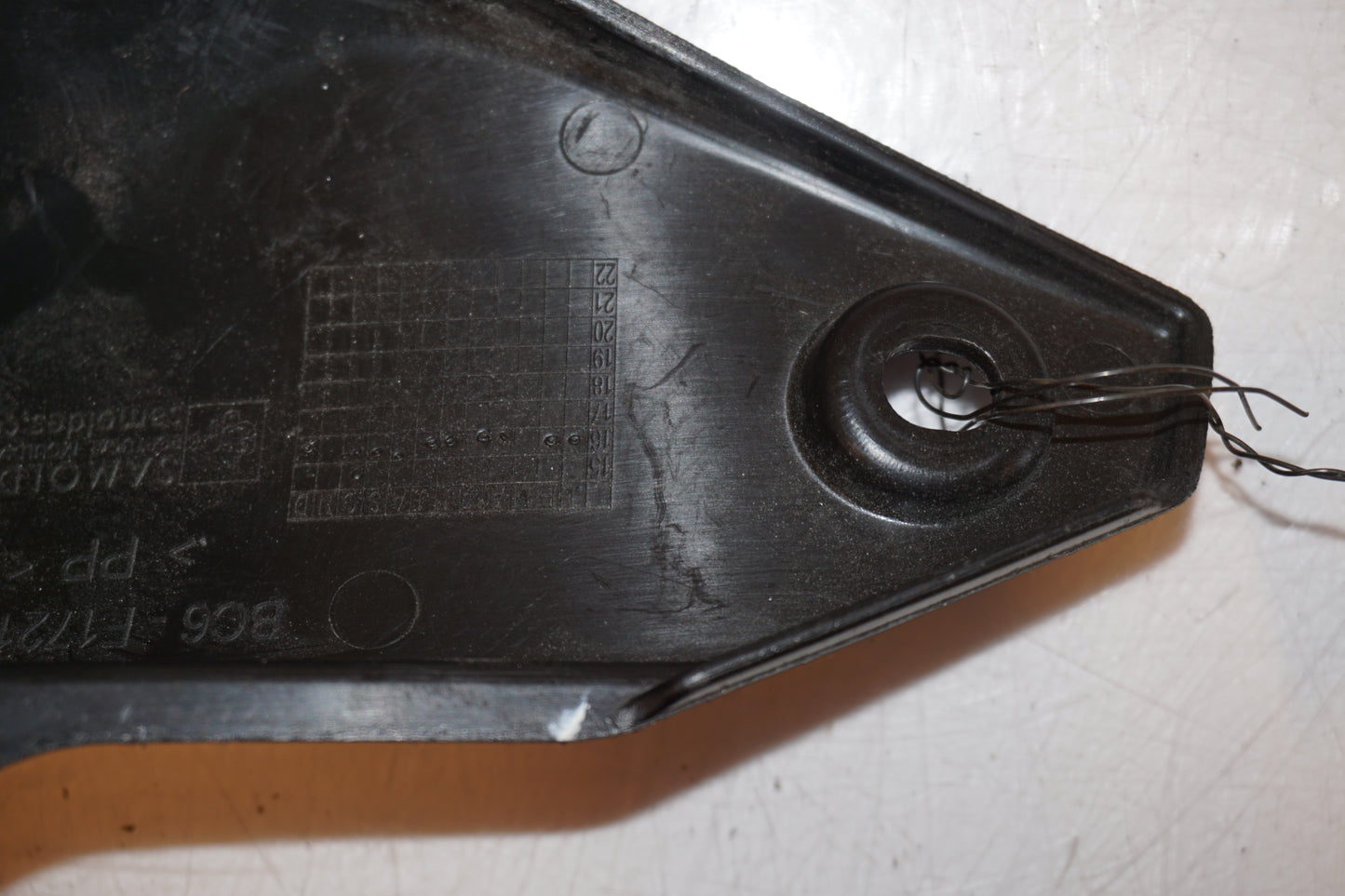 Extrabild3 på Sidopanel från en Yamaha MT-07 Tracer -2016 motorcykel.