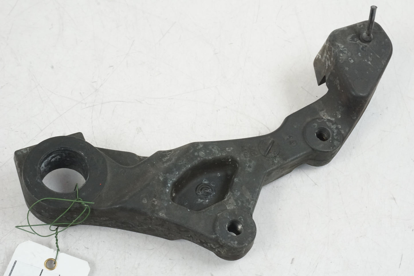 Vänster sida på Bromsoksfäste från en H-D Street Glide FLHX -2015 motorcykel.