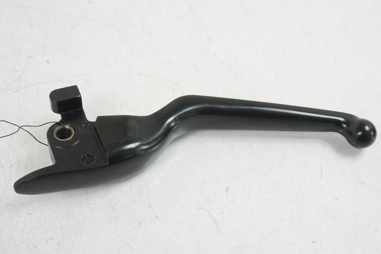 Snett uppifrån på Bromsgrepp från en H-D FXSE -2017 motorcykel.