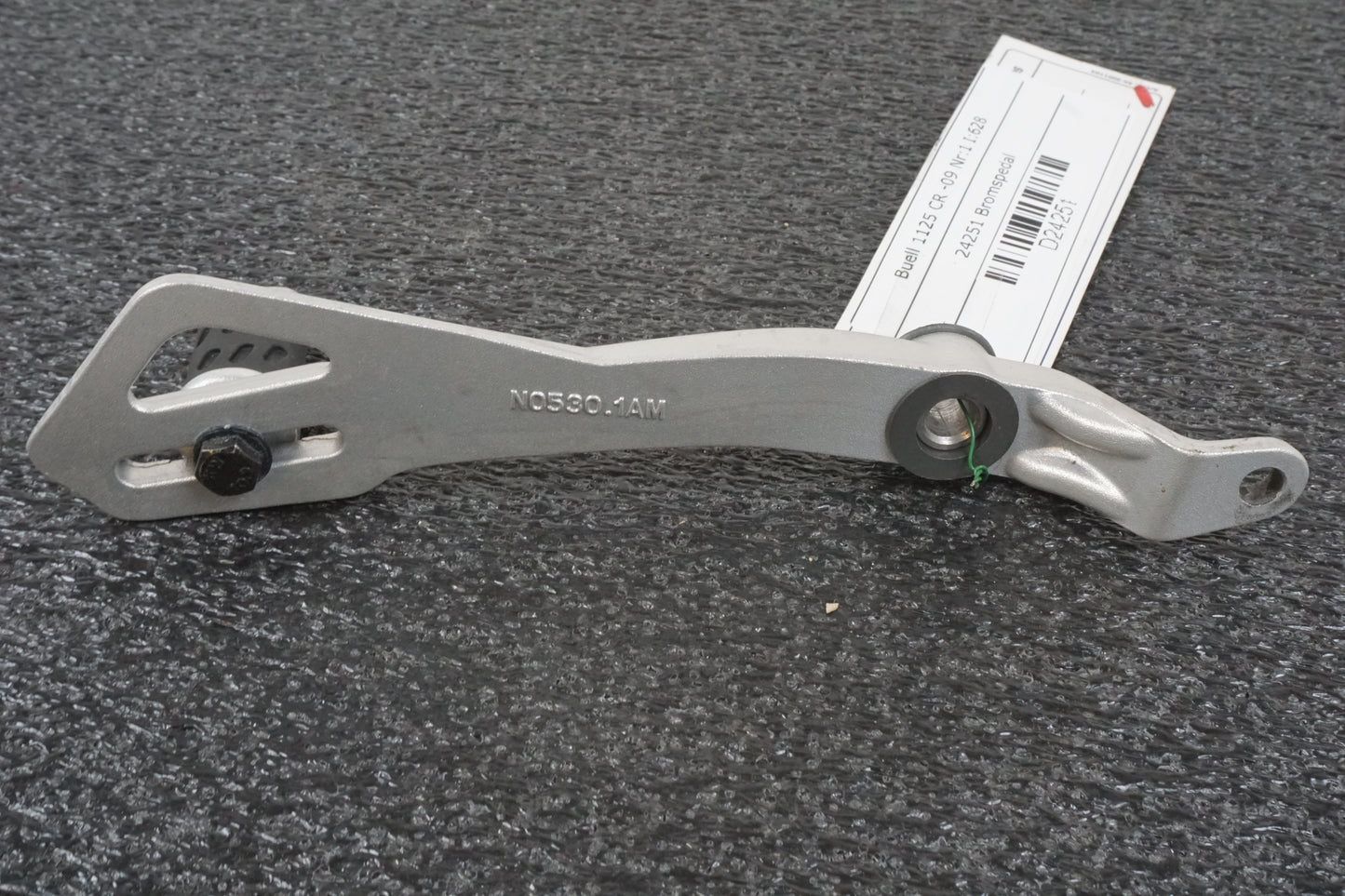 Snett uppifrån på Bromspedal från en Buell 1125 CR -2009 motorcykel.