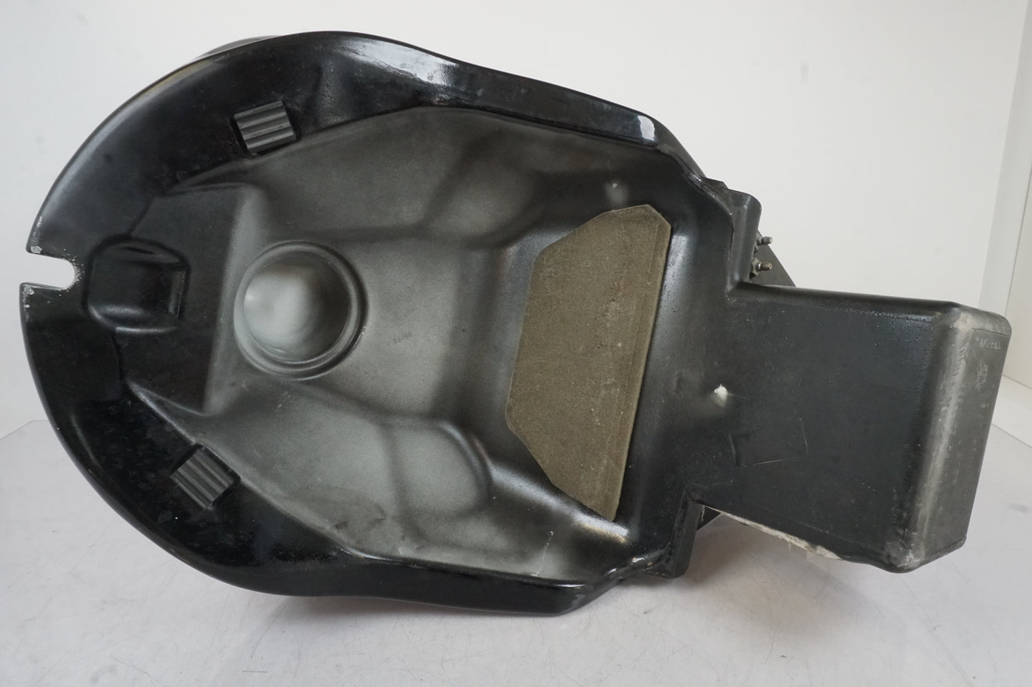 Extrabild5 på Bensintank från en Triumph Speed Triple -2005 motorcykel.