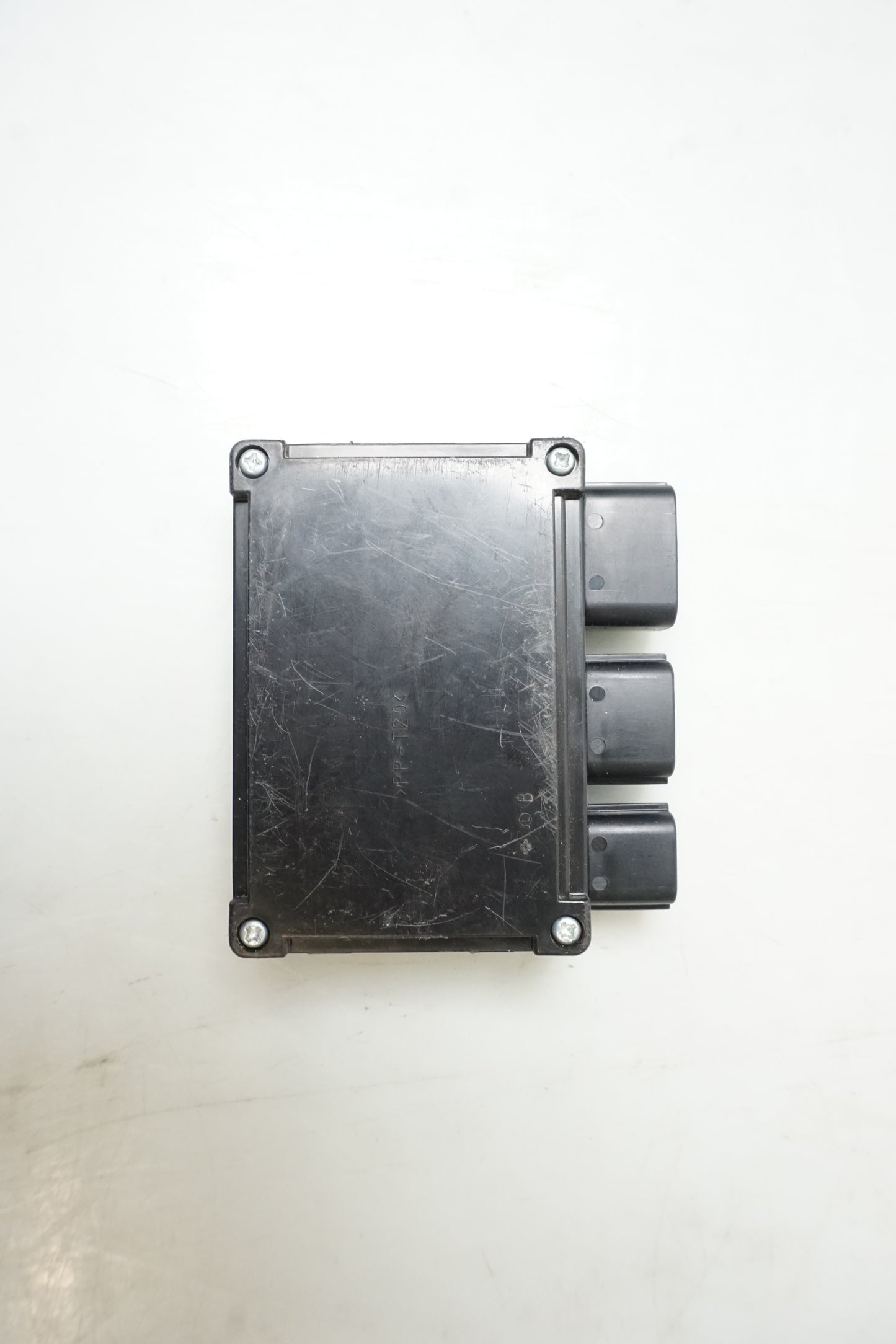 Baksidan på Relä från en Kawasaki ER-6N -2006 motorcykel.