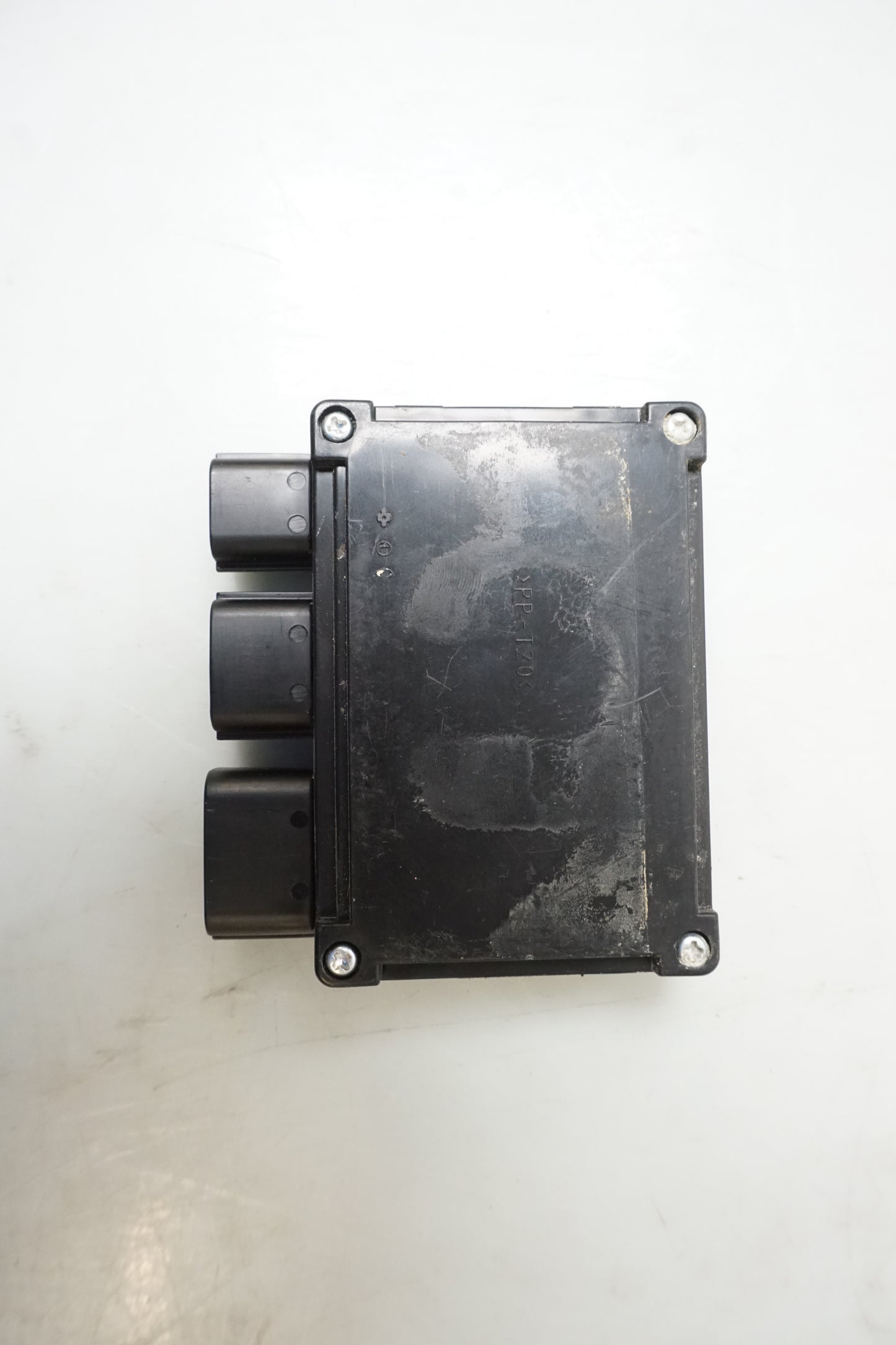 Baksidan på Reläbox från en Kawasaki VN 1700 Classic Tourer -2009 motorcykel.