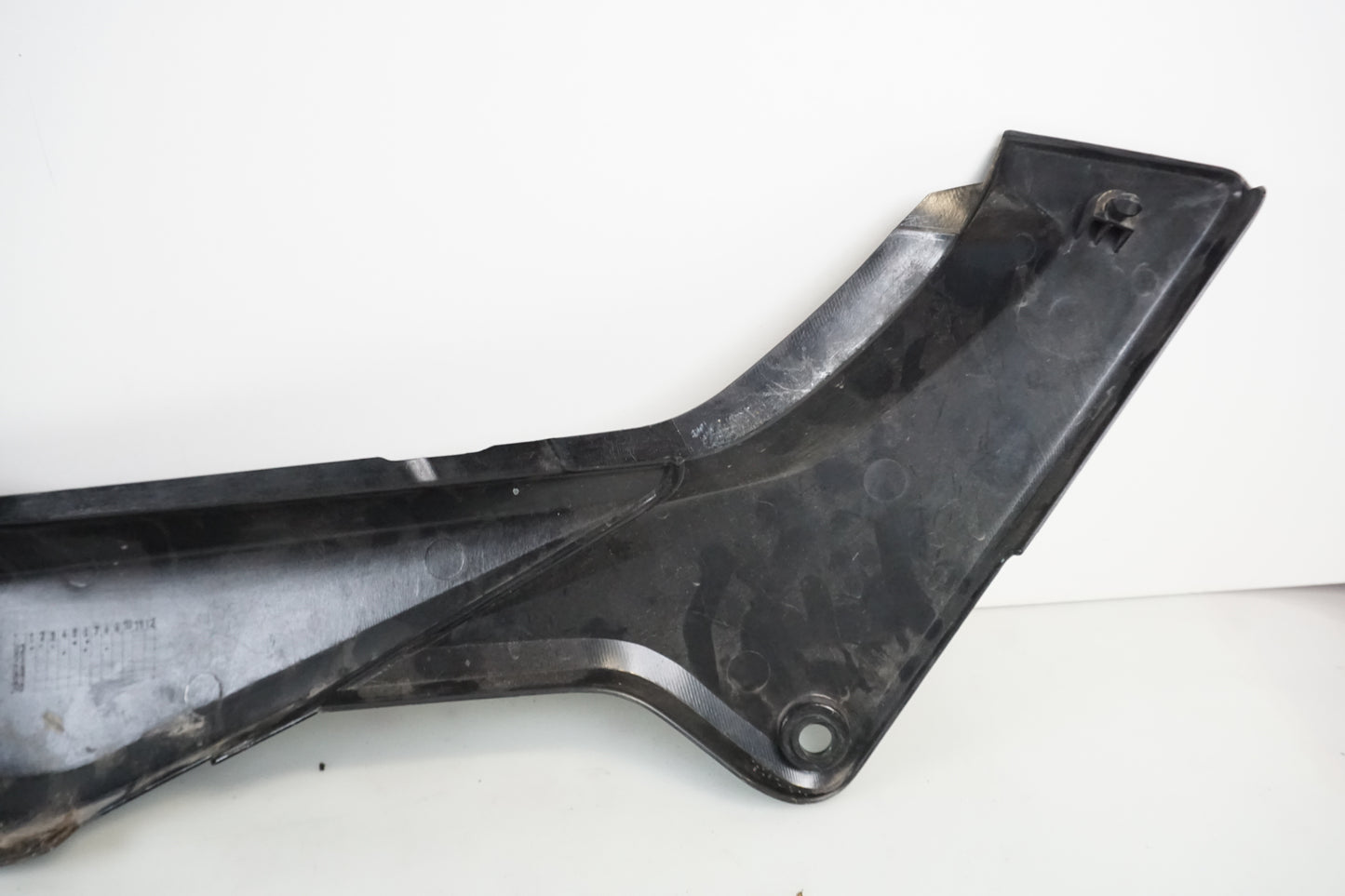 Snett uppifrån på Bakvinge från en Honda CBR 125 R -2004 motorcykel.