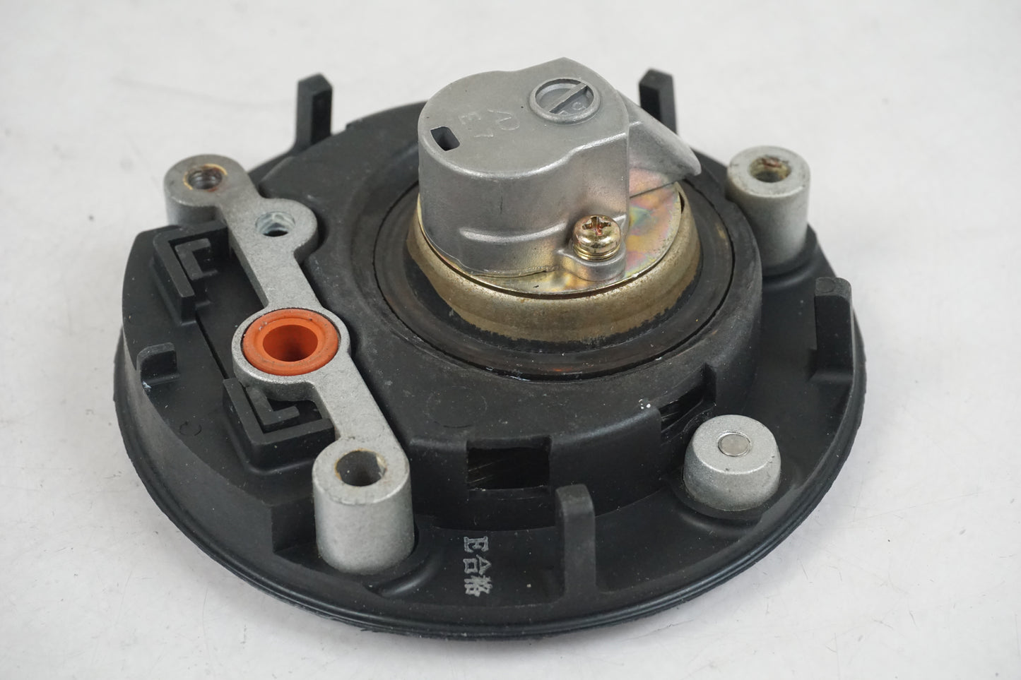 Extrabild1 på Tanklock från en Yamaha YZF R6 -2006 motorcykel.