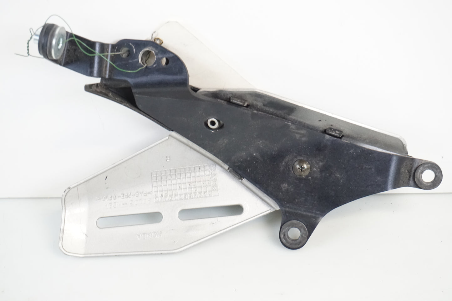 Snett nerifrån på Ljuddämpardekor från en Honda CBR 600 RR -2004 motorcykel.