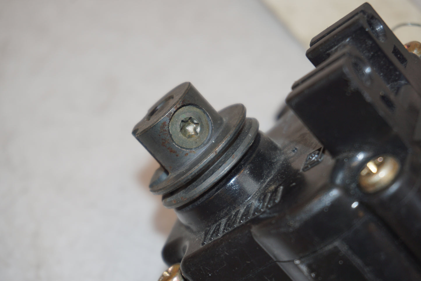 Extrabild2 på Avgasspjällmotor från en Yamaha YZF 1000 R1 -2001 motorcykel.