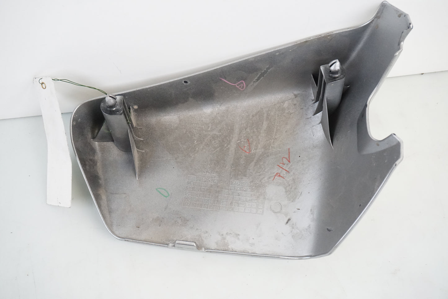 Snett nerifrån på Sidopanel från en Honda VT 750 -2008 motorcykel.