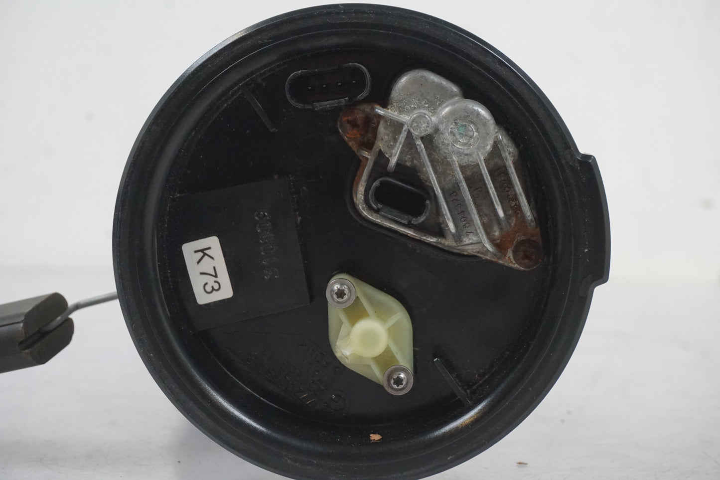 Extrabild3 på Bensinpump insprut från en BMW F 800 R -2010 motorcykel.