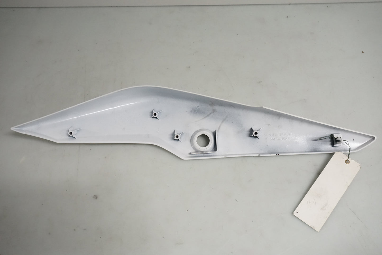 Extrabild1 på Bakvinge från en Honda CBR 125 R -2011 motorcykel.