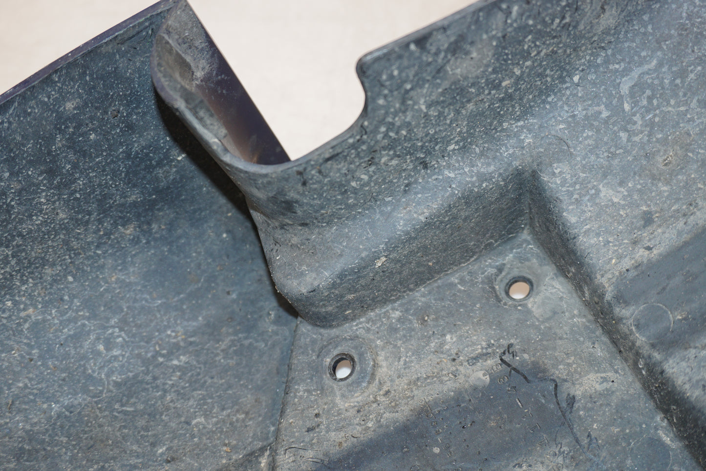 Extrabild4 på Framskärm från en Suzuki GSX 1100 F -1990 motorcykel.