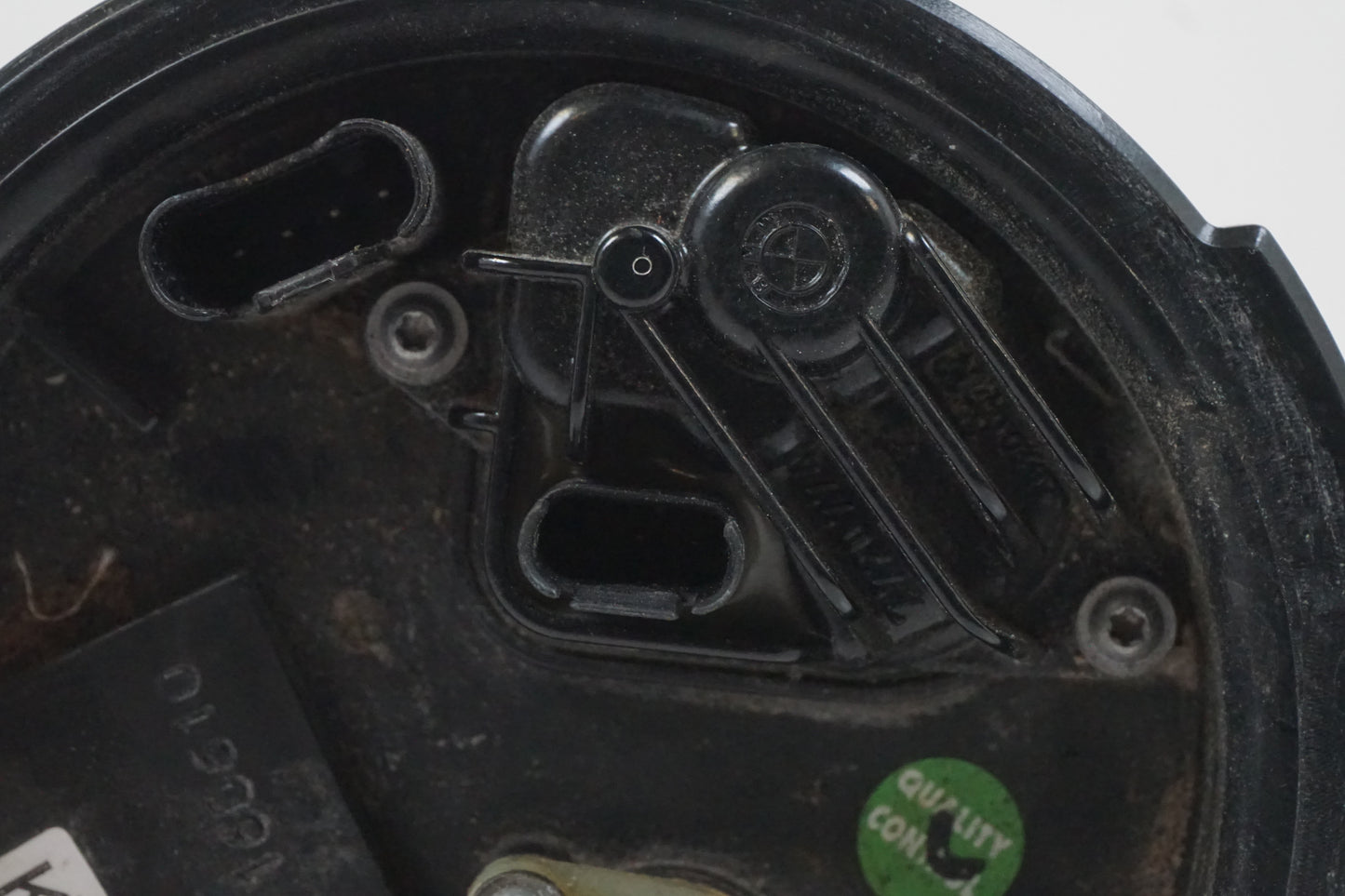 Extrabild6 på Bensinpump insprut från en BMW F 800 R -2011 motorcykel.