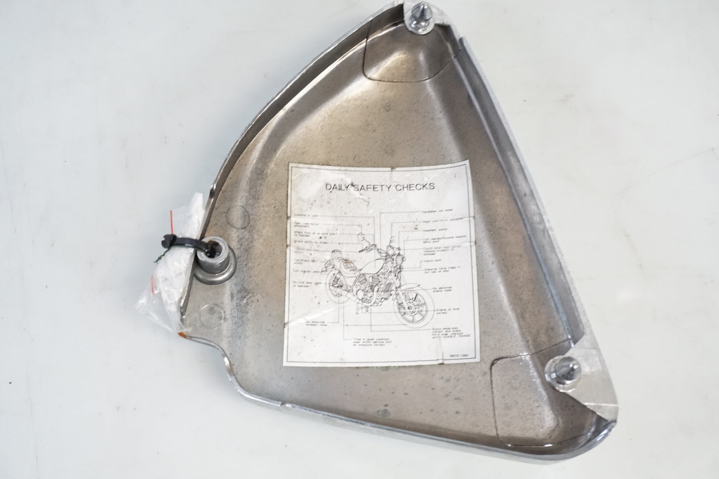 Snett nerifrån på Sidopanel från en Kawasaki VN 750 -1994 motorcykel.