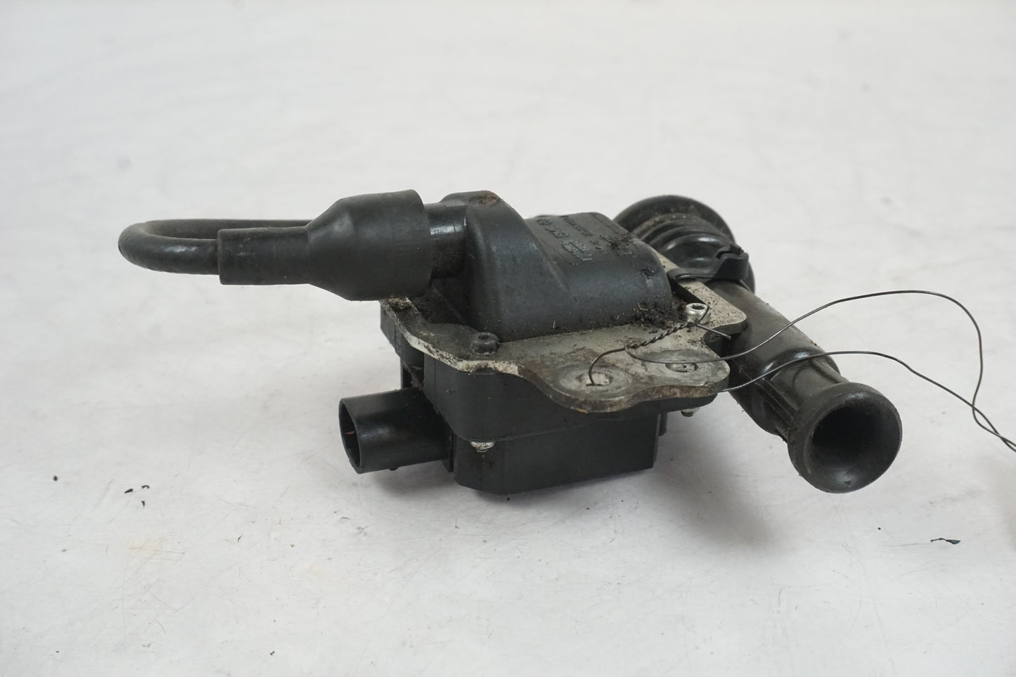 Snett uppifrån på Tändspole från en Gasgas SM450 -2007 motorcykel.