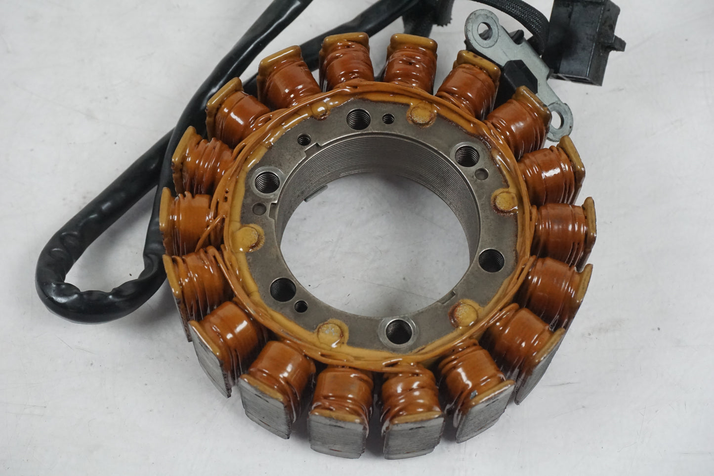 Extrabild4 på Generator från en Cagiva Raptor 1000 -2002 motorcykel.