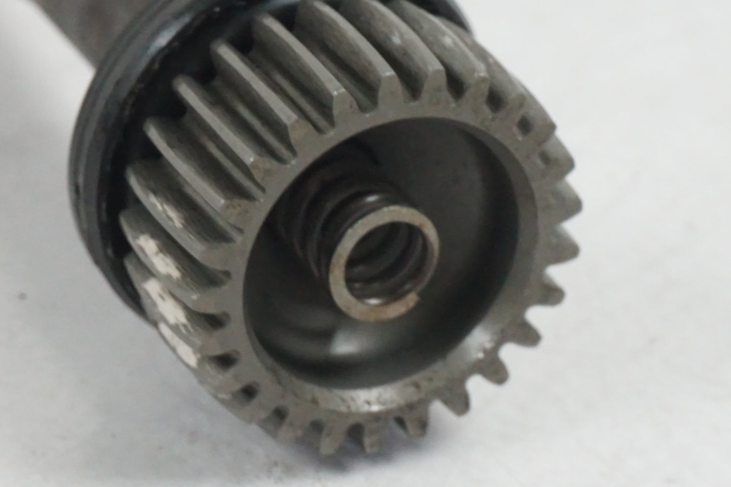 Snett nerifrån på Kardanaxel från en Yamaha FJR 1300 -2016 motorcykel.