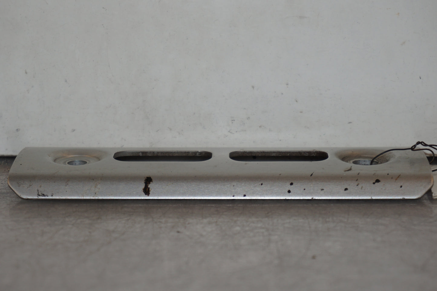 Vänster sida på Vattenkyldekor från en Yamaha FZ-S 600 -1998 motorcykel.