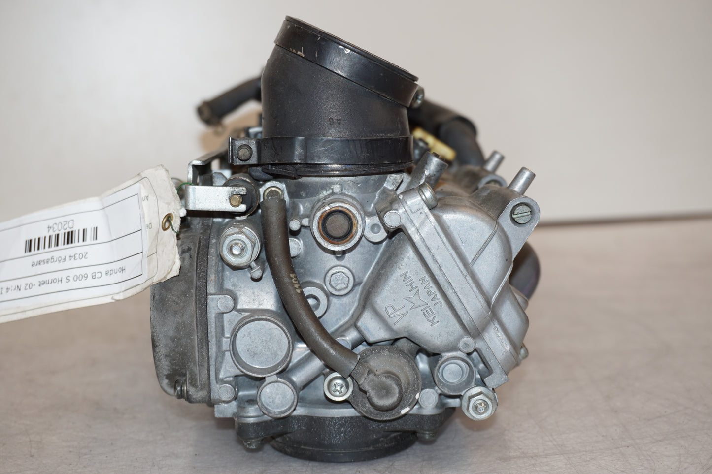 Extrabild2 pÄ Förgasare frÄn en Honda CB 600 Hornet -2002 motorcykel.