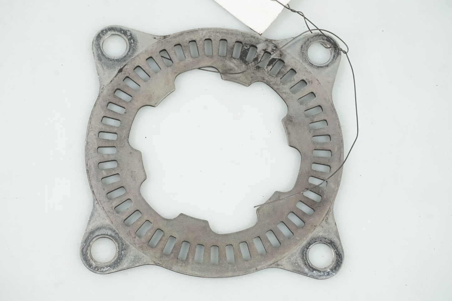 Höger sida på ABS krans från en Kawasaki Z 800 -2014 motorcykel.