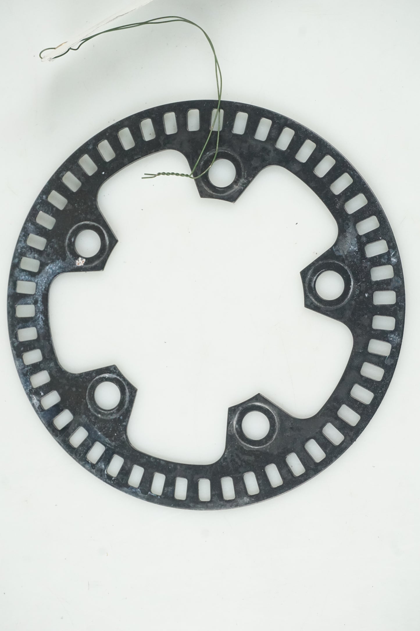 Baksidan på ABS krans från en Kawasaki Z 1000 -2014 motorcykel.