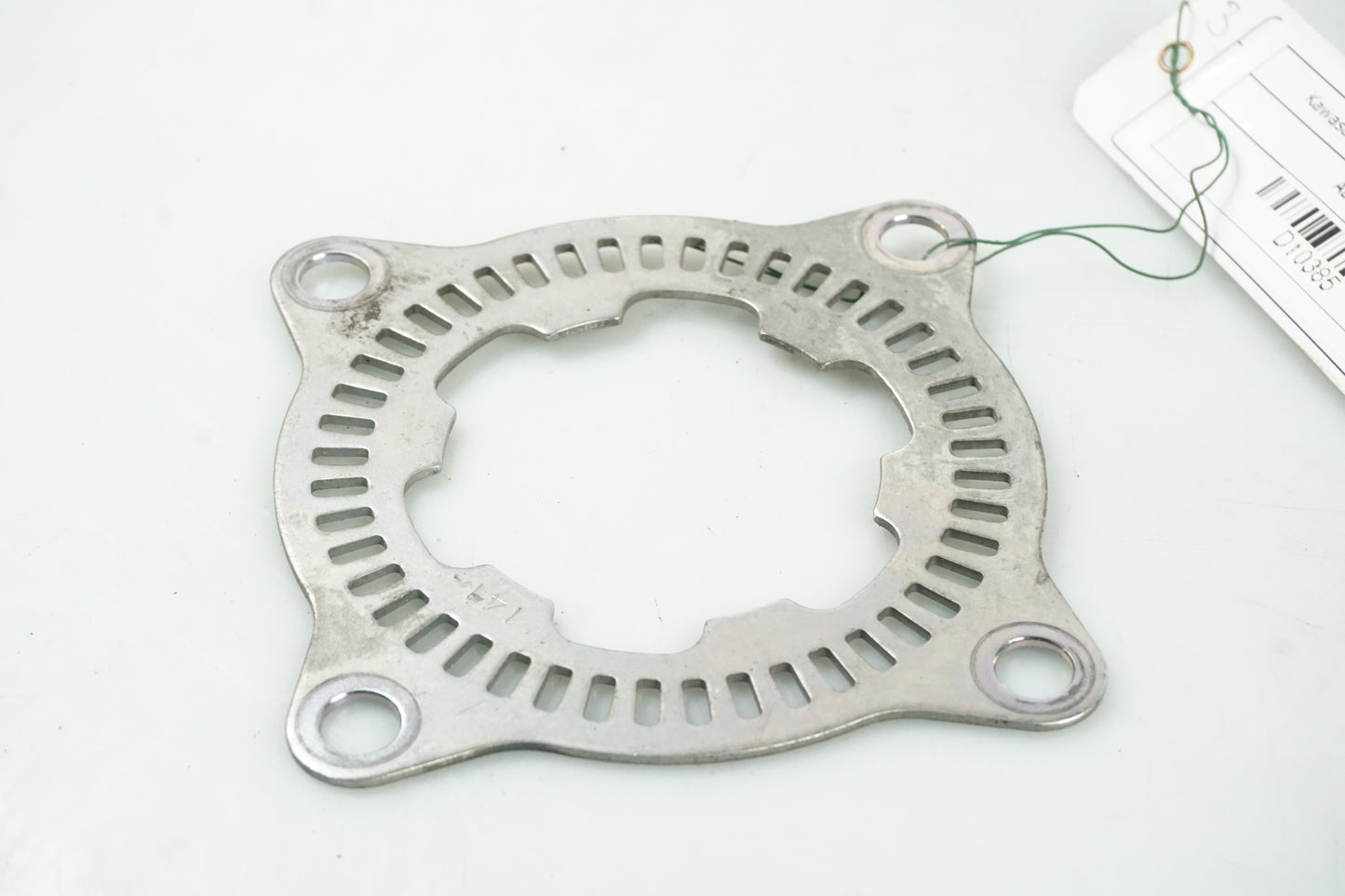 Baksidan på ABS krans från en Kawasaki Z 1000 -2011 motorcykel.