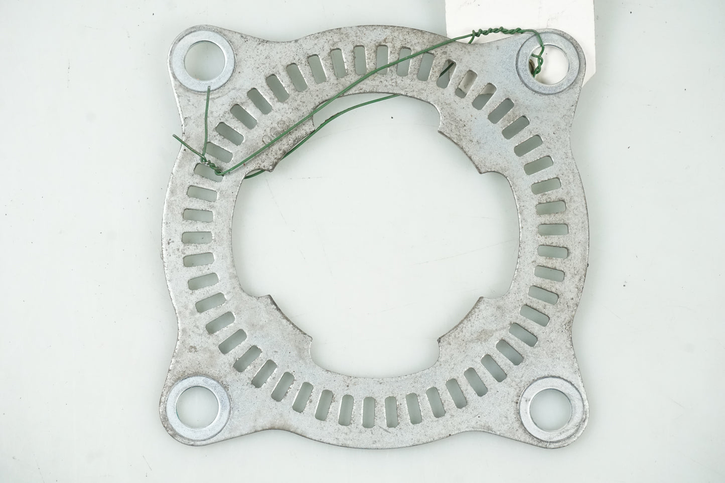 Baksidan på ABS krans från en Kawasaki ZZ-R 1400 -2007 motorcykel.