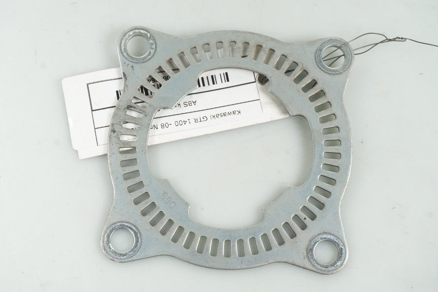 Baksidan på ABS krans från en Kawasaki GTR 1400 -2008 motorcykel.