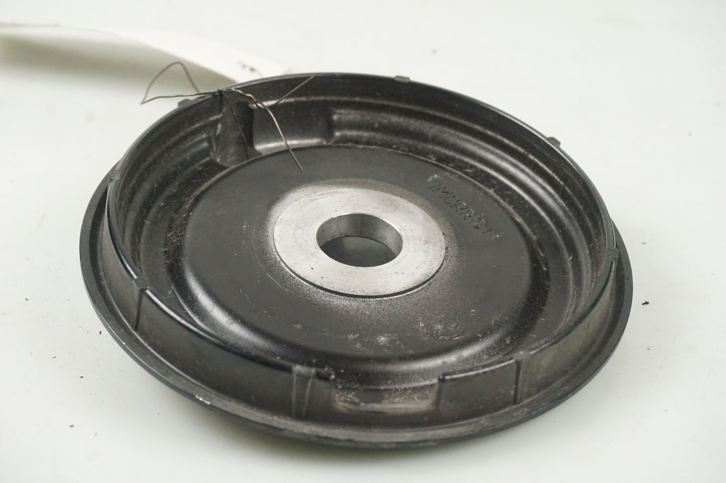 Vänster sida på ABS givarfäste från en Yamaha FJR 1300 -2016 motorcykel.