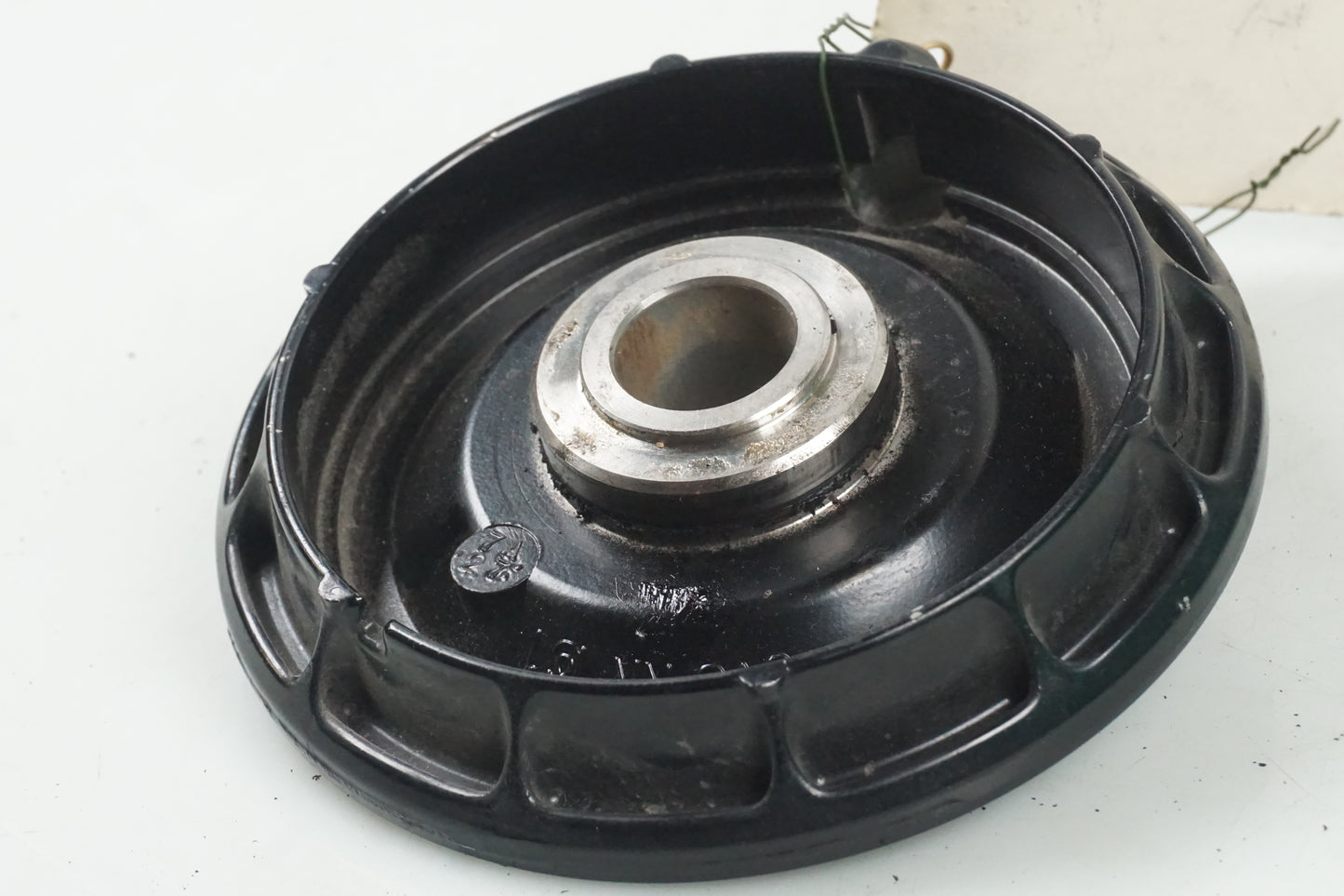 Vänster sida på ABS givarfäste från en Yamaha FJR 1300 -2007 motorcykel.