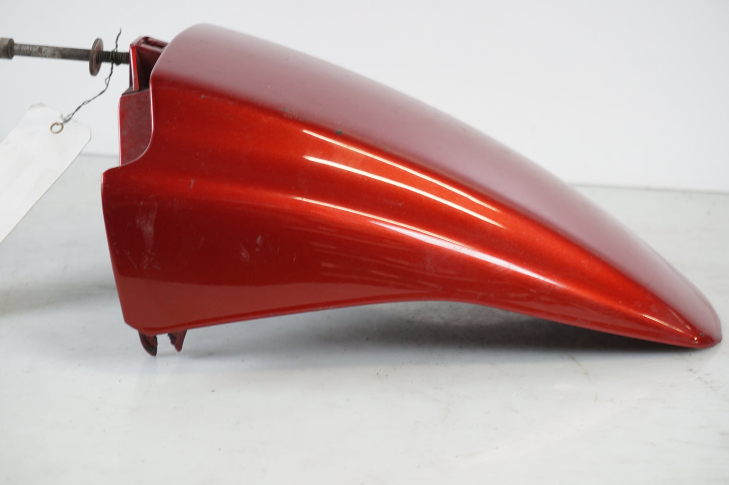 Snett nerifrån på Framskärm från en BMW K 75 -1986 motorcykel.