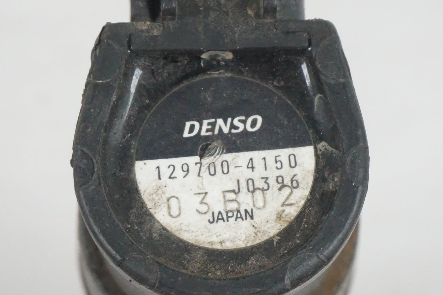 Vänster sida på Tändspole från en Suzuki GSX-R 750 -2000 motorcykel.