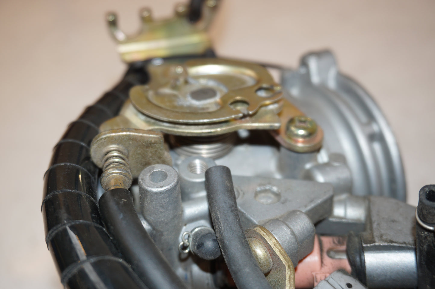 Extrabild5 på Insprutbrygga från en Suzuki TL 1000 R -1999 motorcykel.