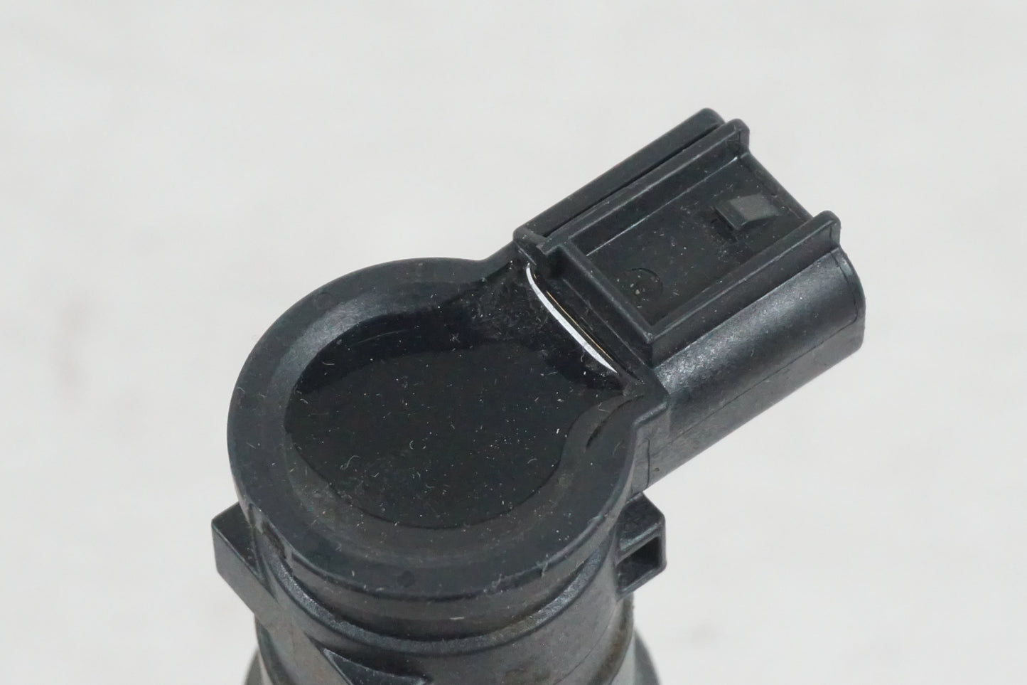 Snett uppifrån på Tändspole från en Suzuki GSF 650 -2011 motorcykel.