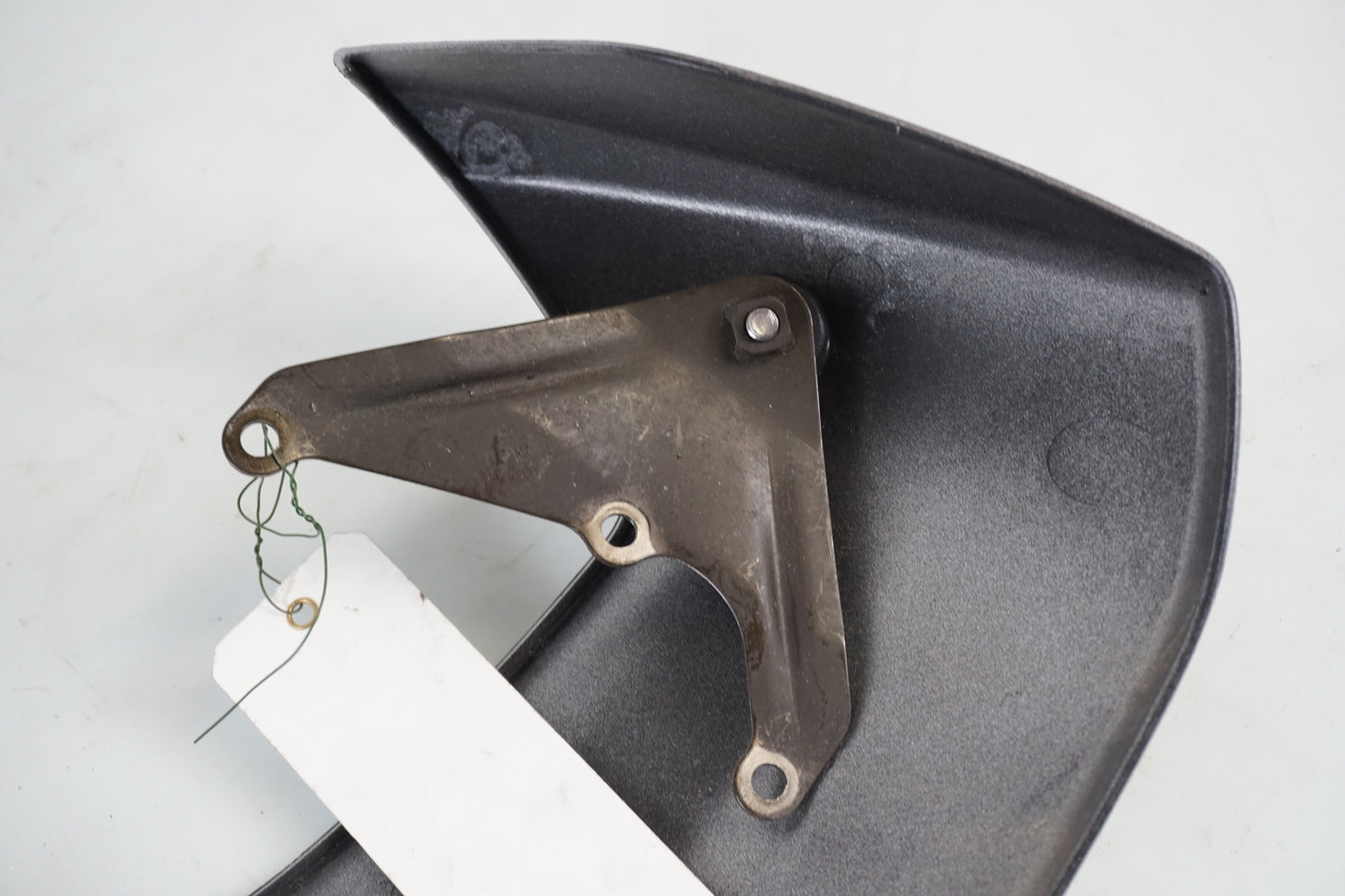 Extrabild3 på Motorskyddskåpa från en Kawasaki Versys 650 -2007 motorcykel.