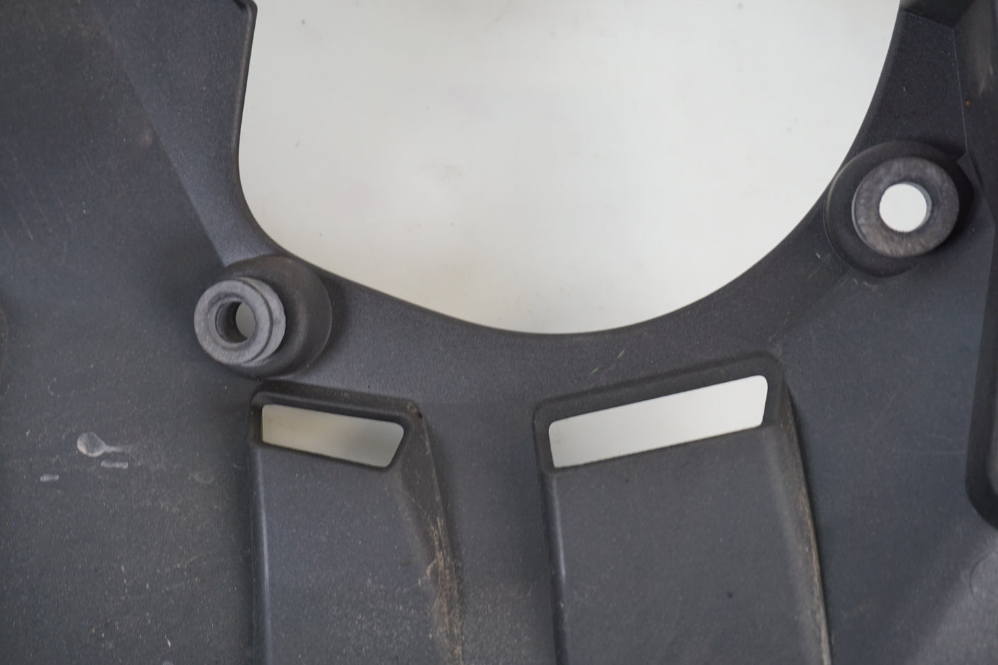 Extrabild3 på Motorskyddskåpa från en Kawasaki Versys 1000 -2012 motorcykel.