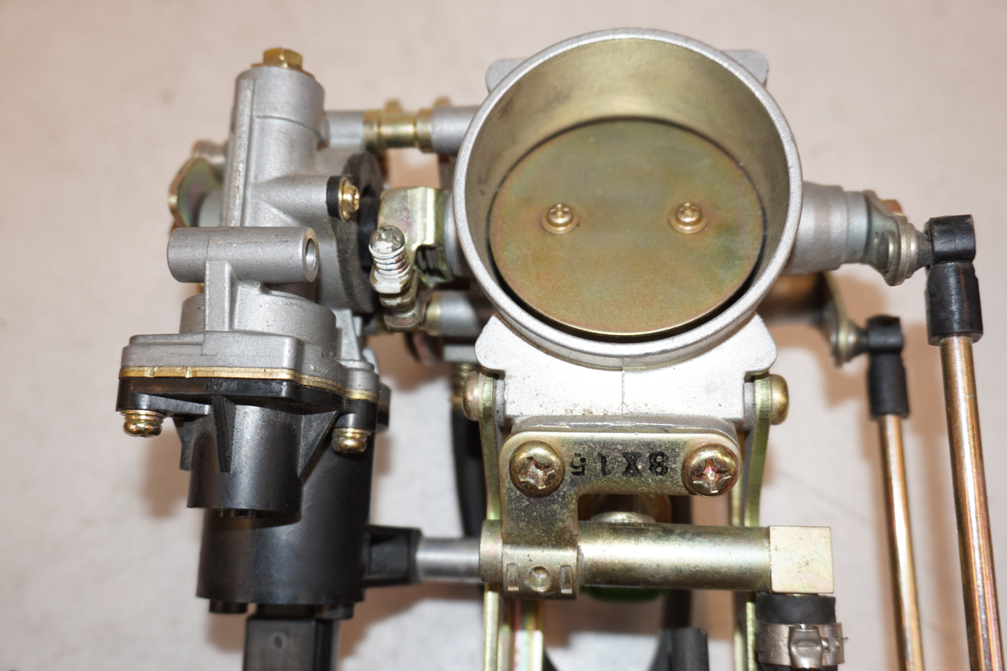 Extrabild3 på Spjällhus från en Suzuki SV 1000 -2004 motorcykel.