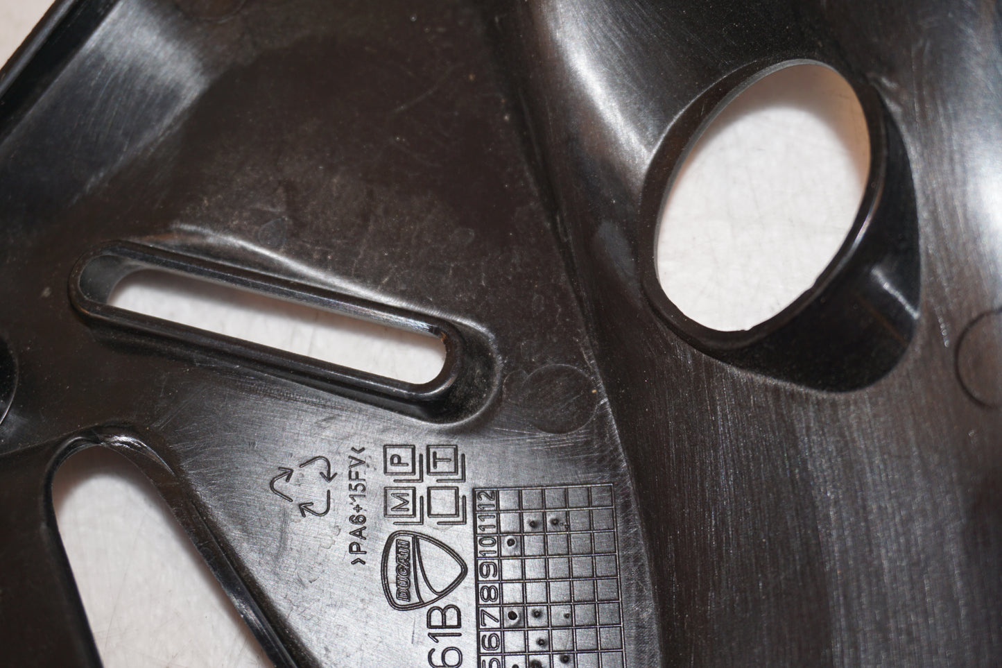 Extrabild1 på Ramplast från en Ducati Monster 1200 -2016 motorcykel.