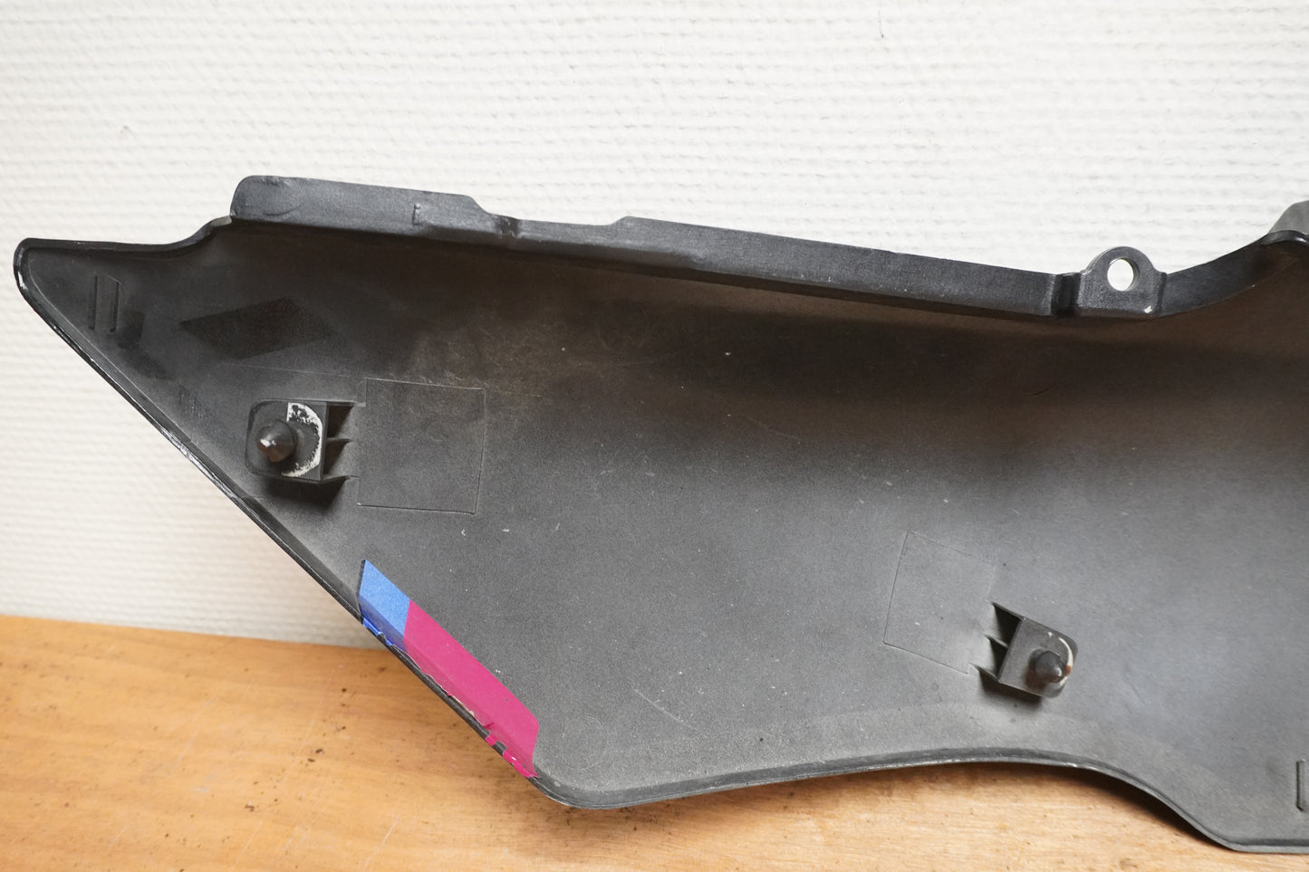 Snett nerifrÄn pÄ Bakvinge frÄn en Yamaha FZR 600 -1991 motorcykel.