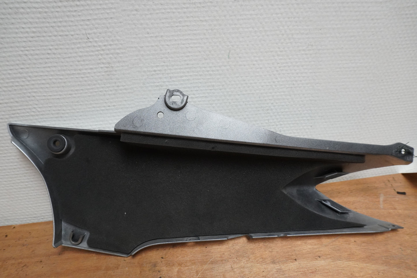 Baksidan på Sidopanel från en Yamaha FJR 1300 -2001 motorcykel.