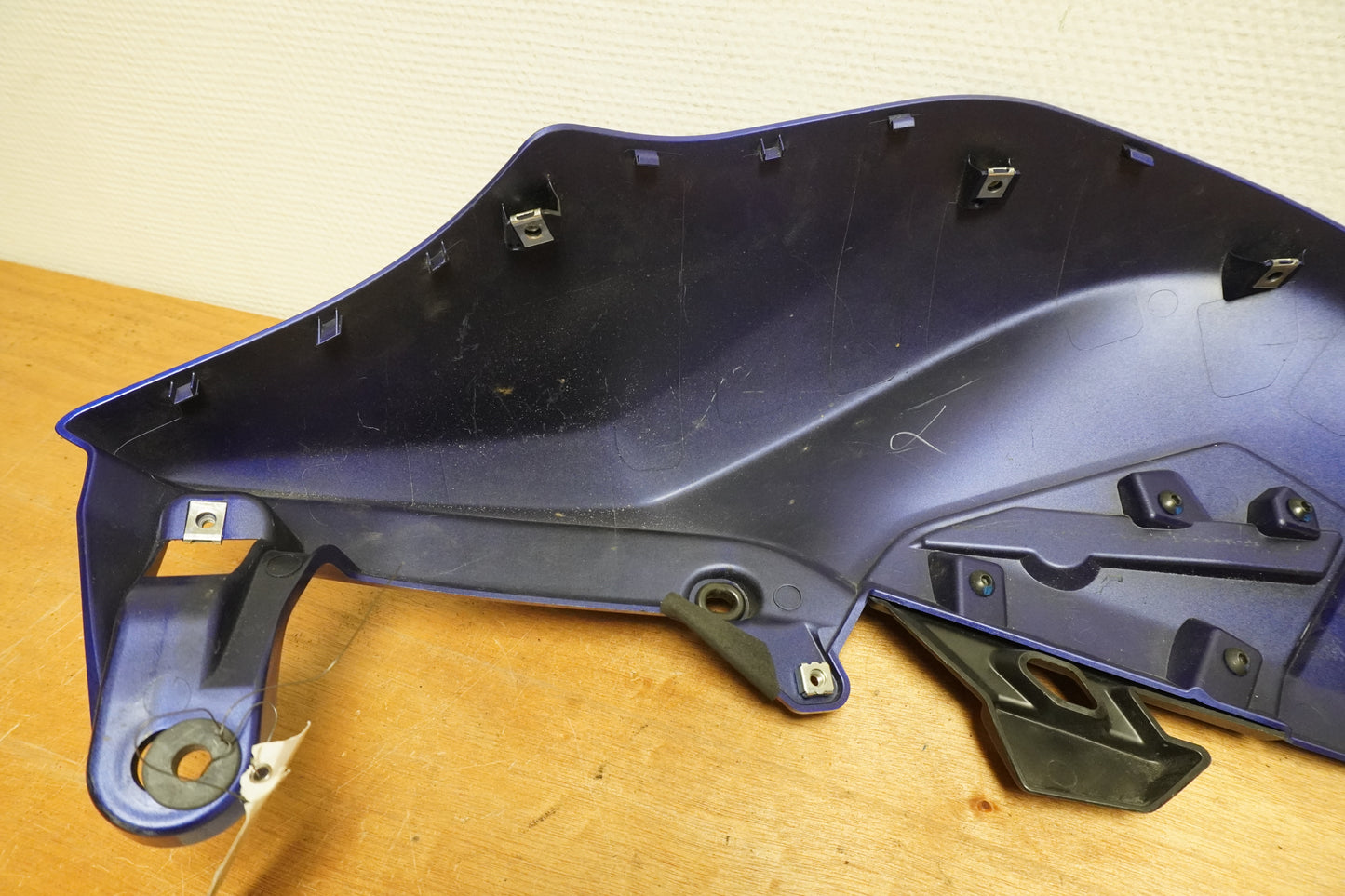 Extrabild1 på Bensintankskåpa från en Yamaha MT-07 Tracer -2016 motorcykel.