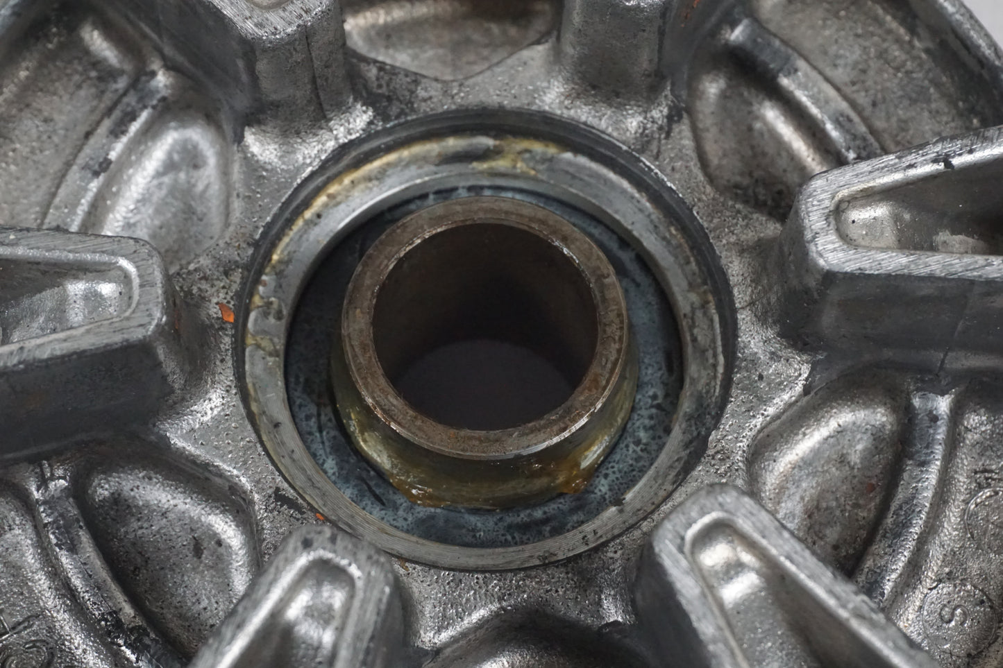 Extrabild1 på Drevfäste från en Honda CBR 900 RR -2000 motorcykel.